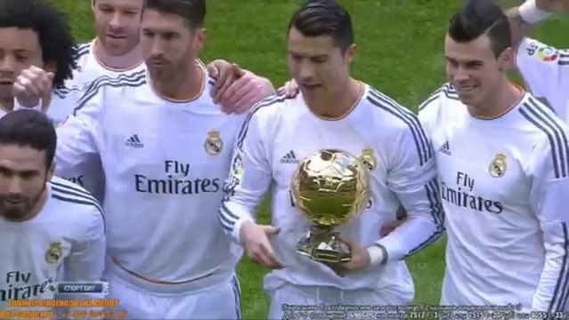 Cristiano Ronaldo Shows Ballon d'Or 2013 to Santiago Bernabeu (25/1)