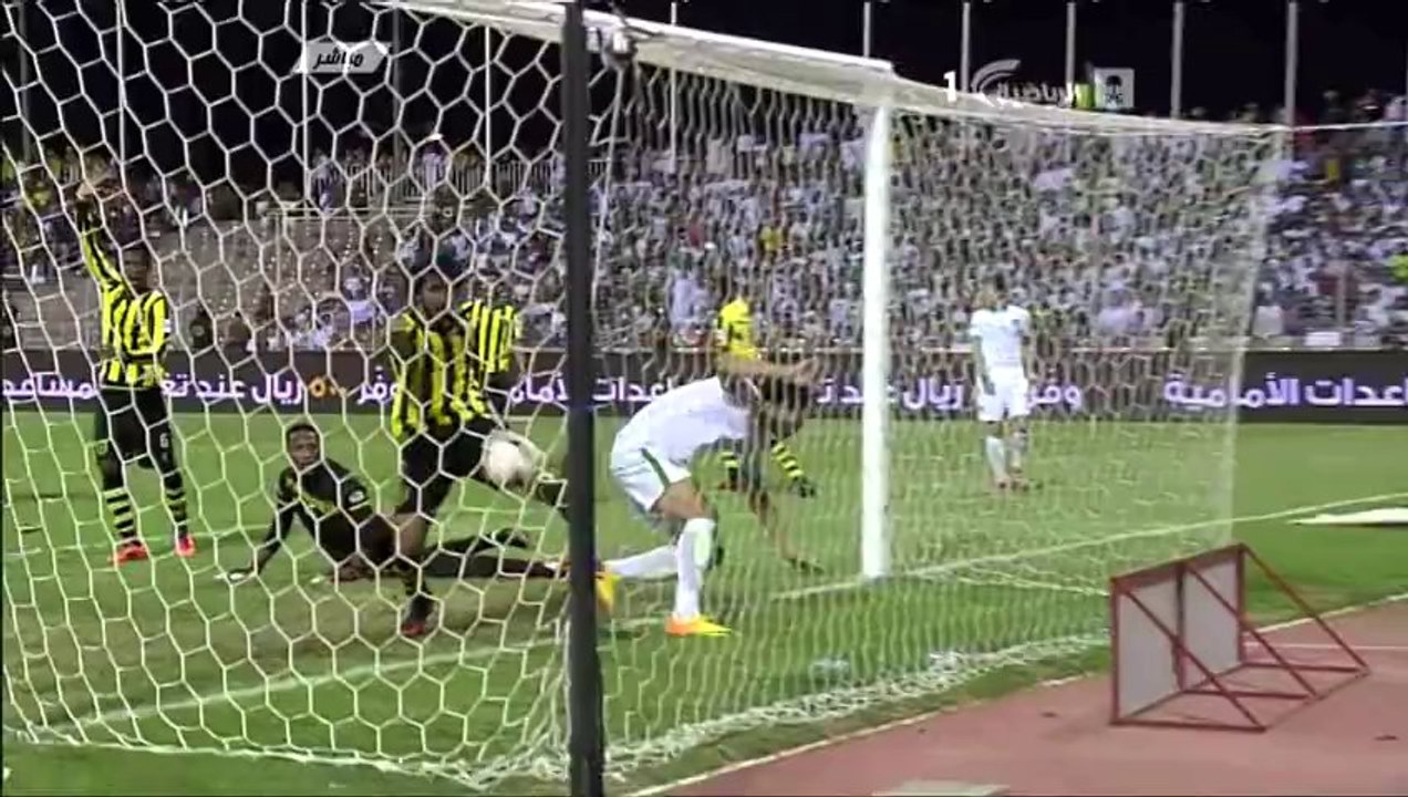 حكم المباراة يلغي هدف للاهلي بداعي لمسة الكورة بيد سوك هيون - الاهلي 2-1 الاتحاد - دوري جميل 24/01/2014 HD