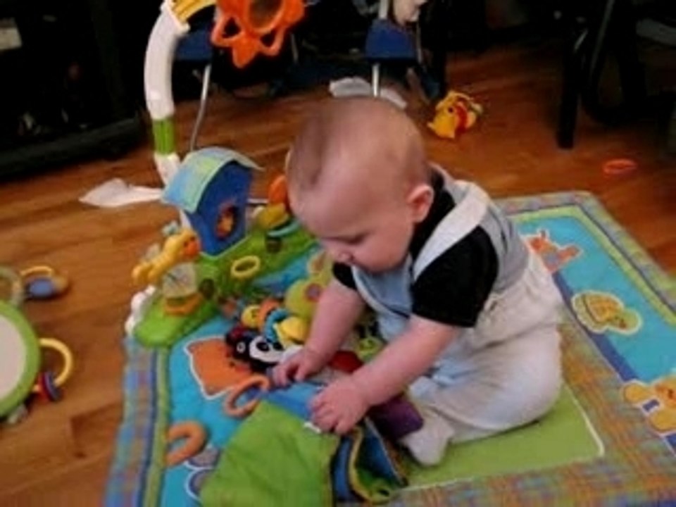 xavier se tien assis