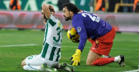 Servet Çetin, Bursaspor'un Penaltısını Kurtardı