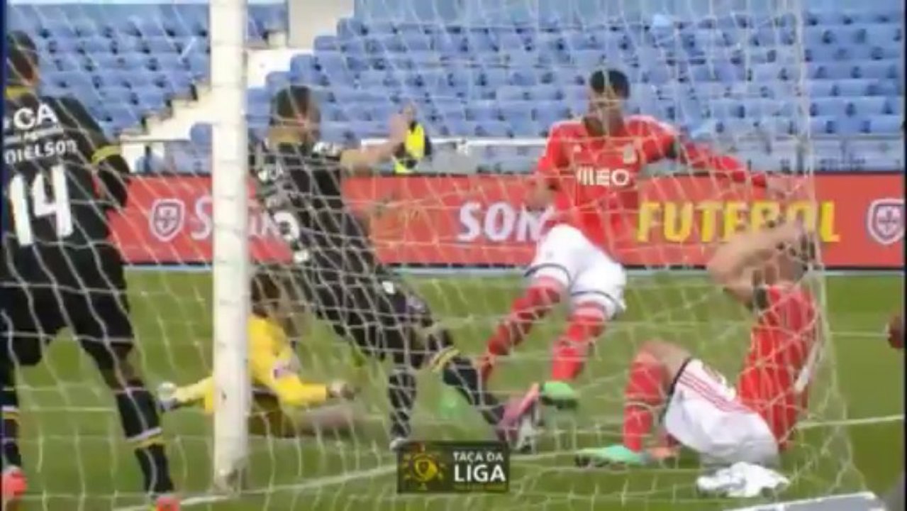 Elfmeter-Panne: Wenn drei sich streiten ...