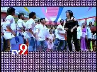 Anushka postpones her marriage plans