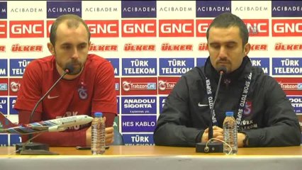 Trabzonsporlu Taraftarlar "Lütfen İstifa" Pankartı Açtı