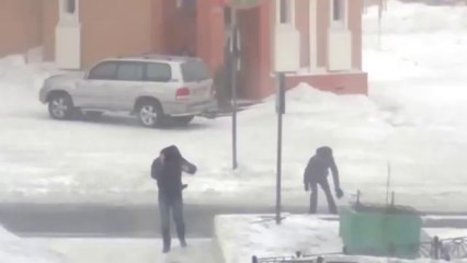 People getting literally blown over with extreme winds in Norilsk, Russia