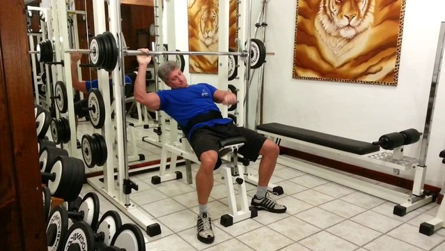 Pettorali - Distensioni su Panca Inclinata Guidata di Roberto Eusebio