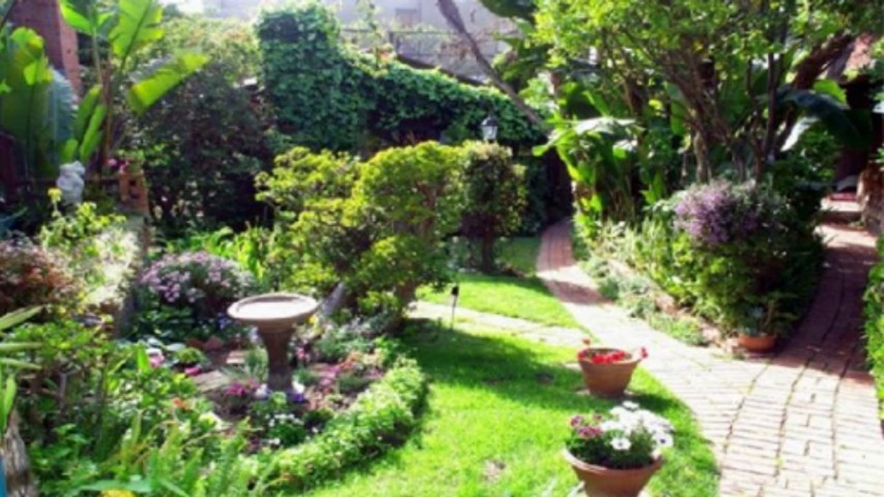 11 Simple Solutions for Your Small-Space Landscape Design