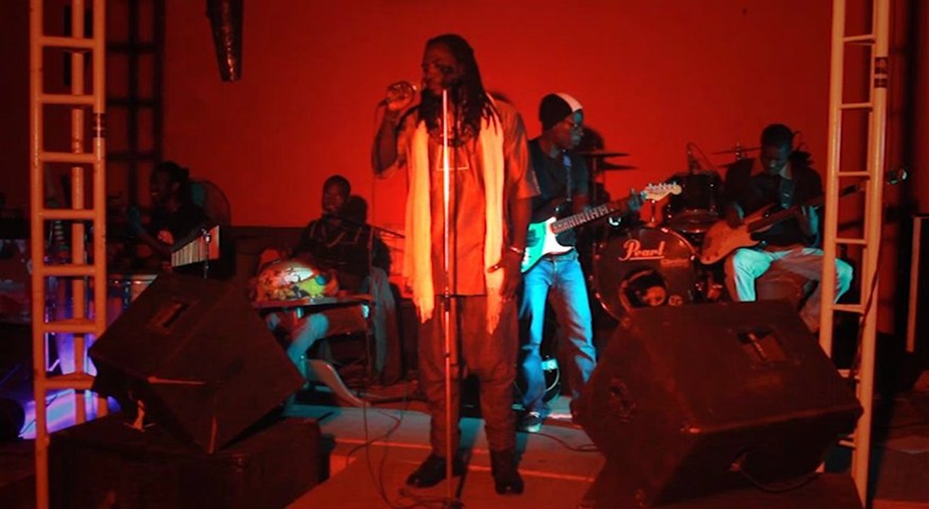 Heavy-man - Laal Mou Dioy au Just 4U