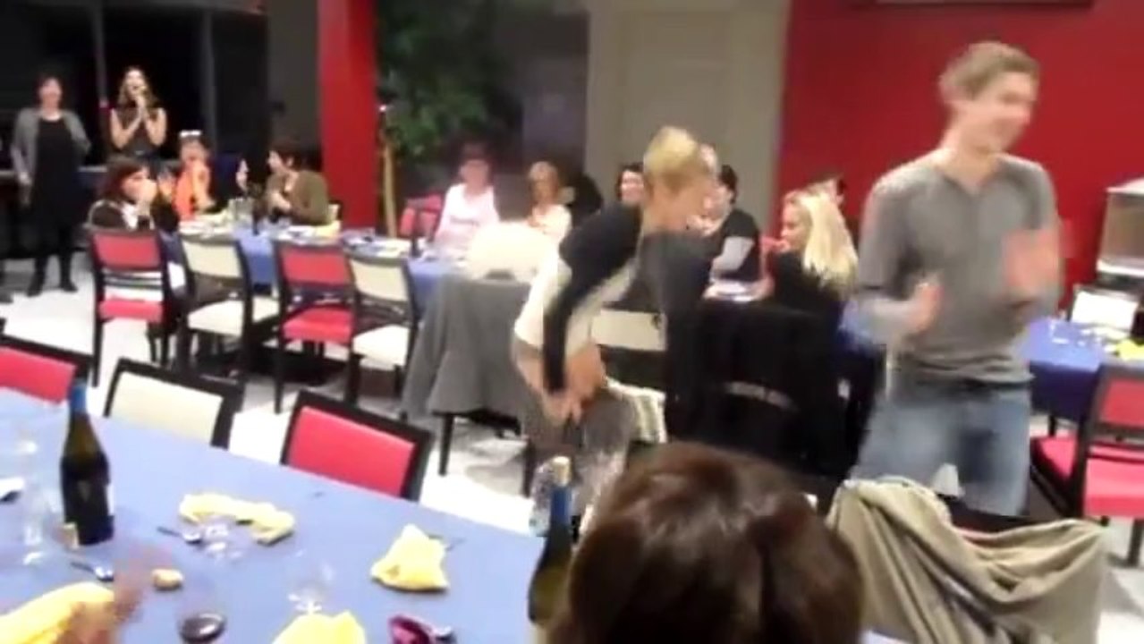 Rock rutscht beim Tanzen runter