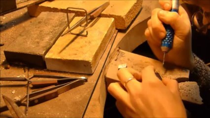 fabrication d'un bijou en Argent et bois ... technique de bijouterie , le repercé