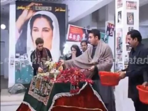 Bilawal Bhutto Zardari visits Mazar of Shaheed Benazir Bhutto at Khuda Bakhsh