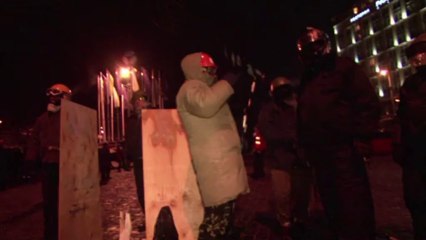 Protesters lay siege to security forces in Kiev