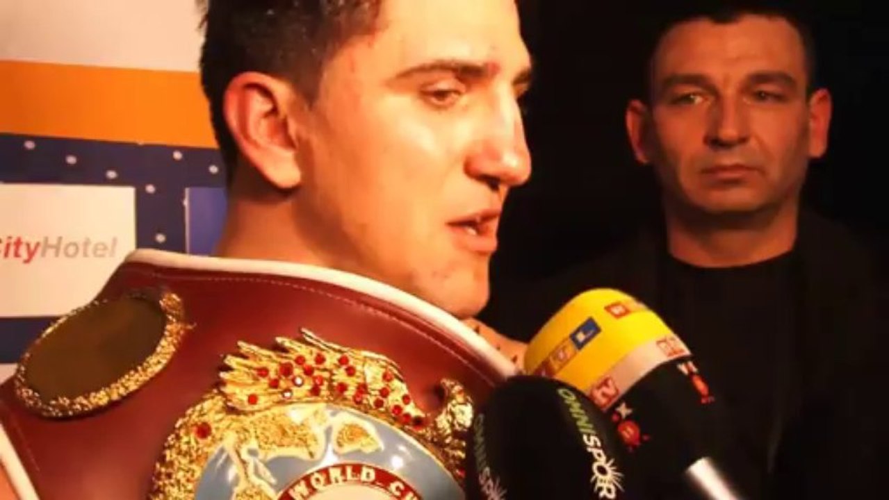 Boxen: TKO-Sieg! Huck verteidigt Titel: "Bin ein wahrer Champion"