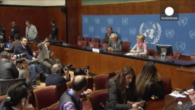 Il governo siriano concede a donne e bambini di lasciare Homs