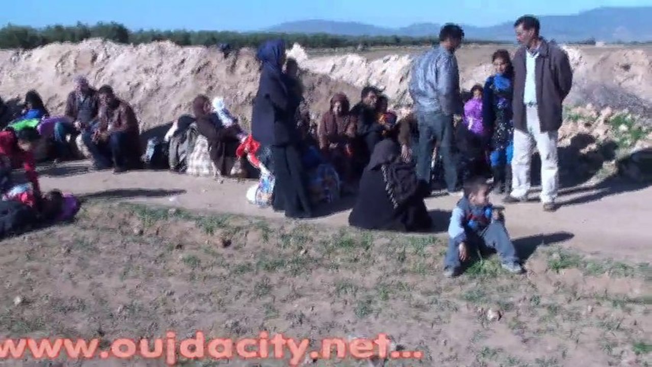 وجدة : ماساة المهاجرين السوريين المرحلين من  طرف  السلطات الجزائرية  الى الحدود المغربية