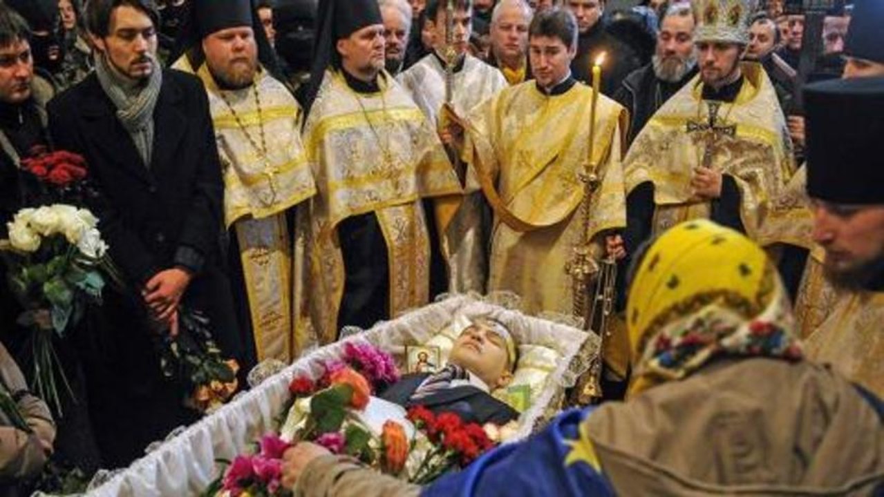 Thousands mourn Ukraine protester amid unrest