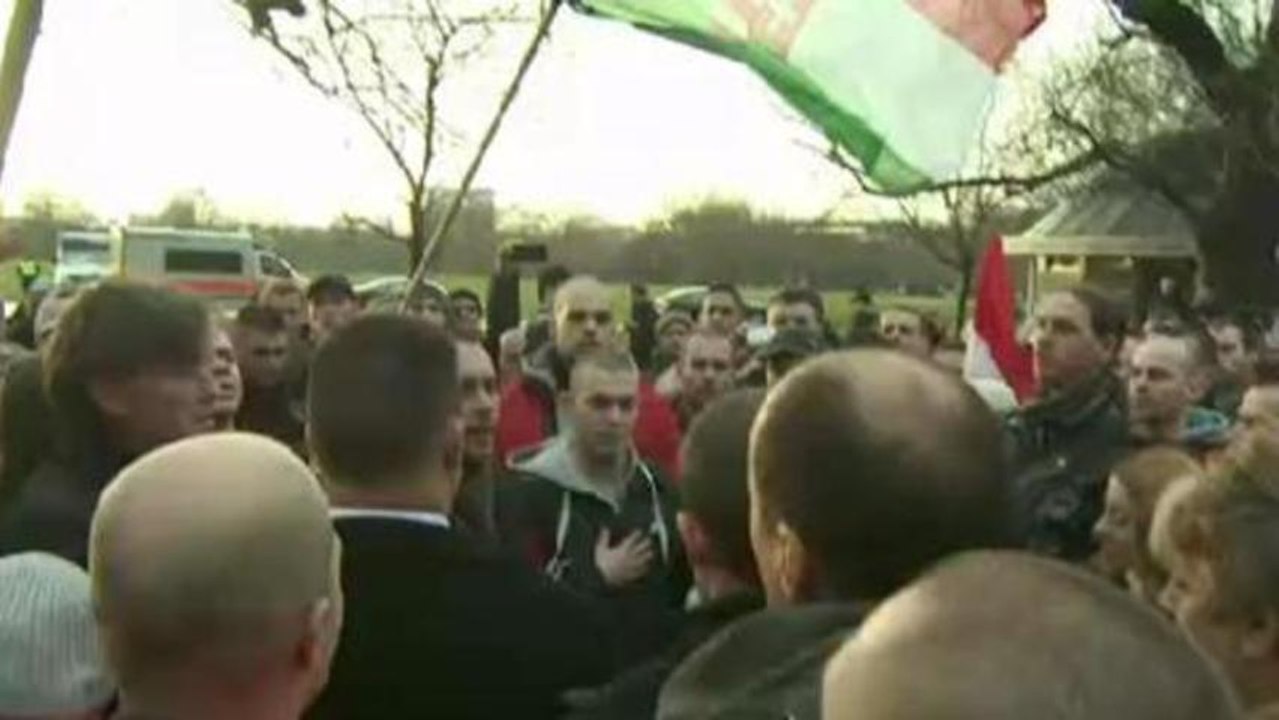 UK anti-fascists rally against far-right Vona