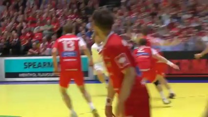 Aggert strzela pięknego gola w meczu z Islandią
