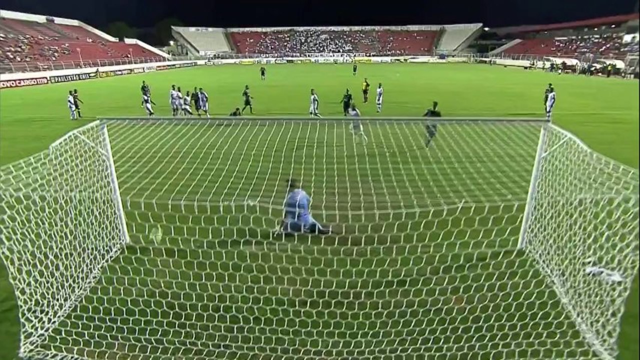 Santos sofre, mas vence o Ituano
