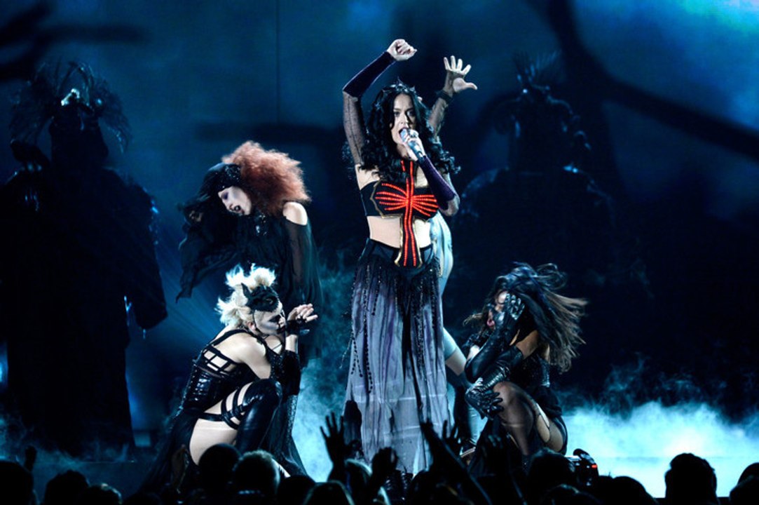 GRAMMYS RED CARPET – BEST AND WORSE DRESSE
