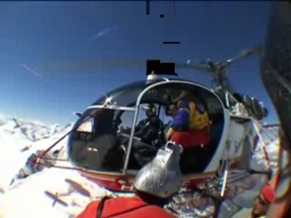 Eiger nord: giù con parapendio e sci