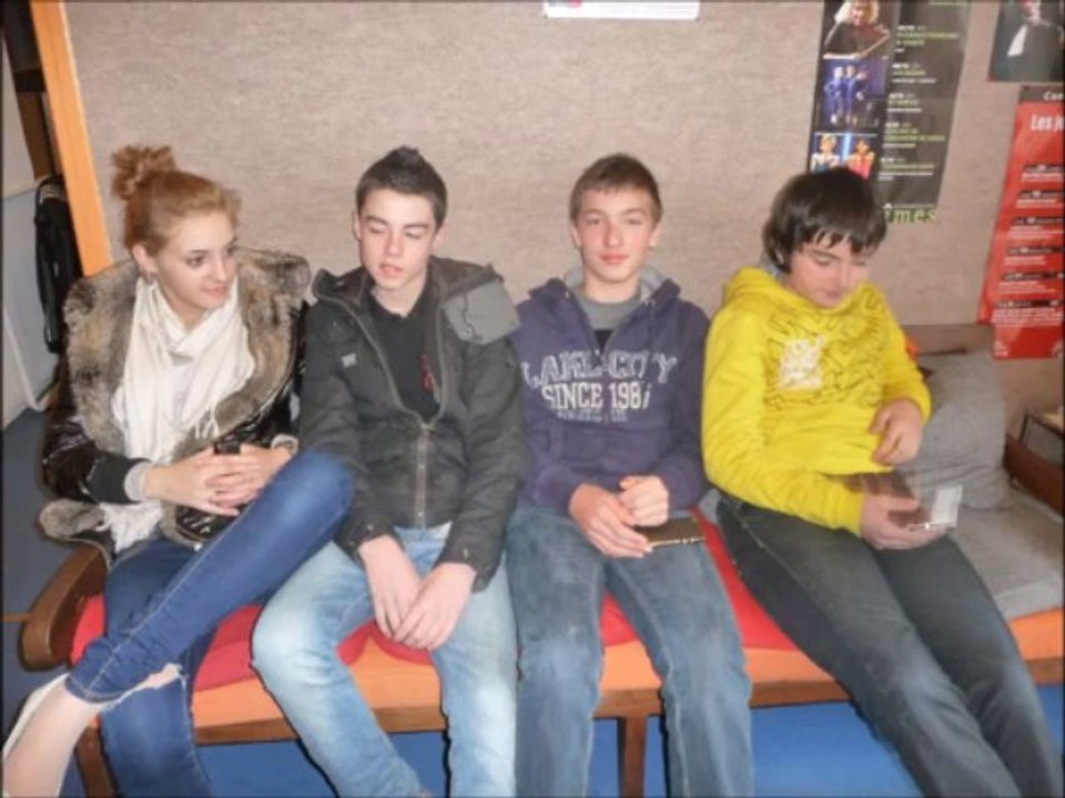 14 décembre 2012, Studio Chorus à Nîmes, interview de Hugo LAROCHE avec dans l'ordre Hermine, Paul, Romain, Enzo, Eva, Marina, Laurène, Franck, Gérard, Shéhérazade,