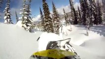 Accident de Moto-neige : le rider se fait ensevelir vivant!