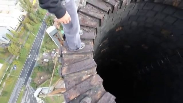 Se balader au sommet d'une cheminée à 100m de haut!