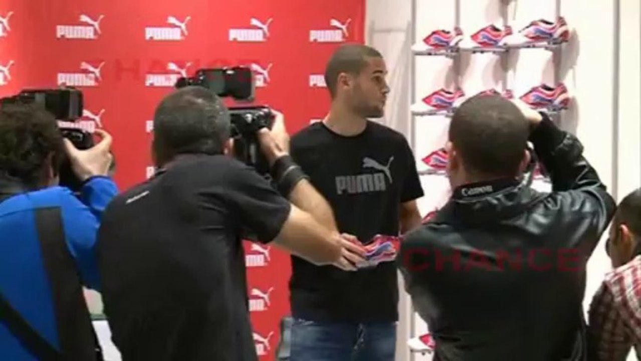 Malena Costa felicita a Carles Puyol por su paternidad