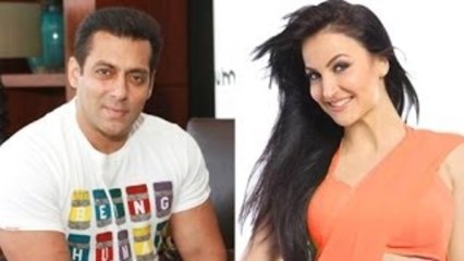Elli Avram Urges Fan To Watch Salman's Film Jai Ho !