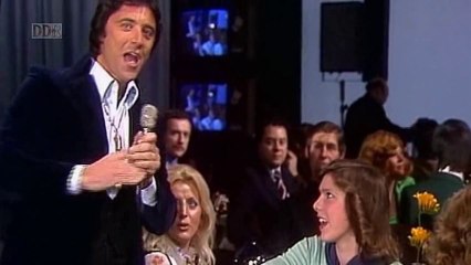 - Sacha DISTEL (1975)-- version fr -angl- "" Accroche un ruban ""