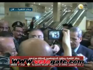 وصول الدبلوماسيين المختطفين إلى مطار القاهرة