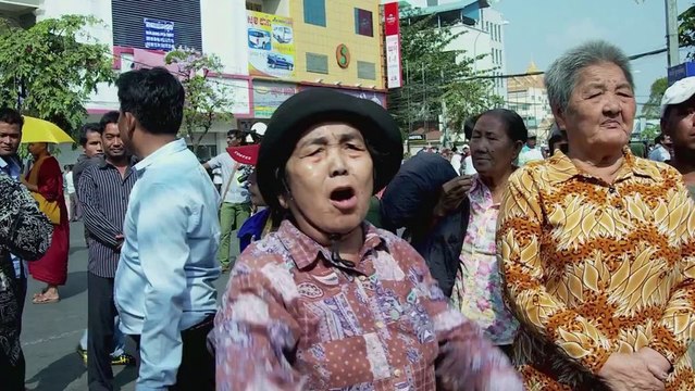 Police Used Tear Gas and Electric Prods to Disperse Phnom Penh Protesters