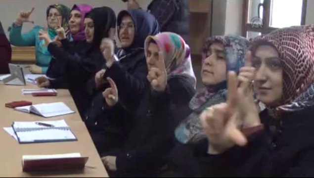 Kuran kursu öğreticilerine işaret dili eğitimi