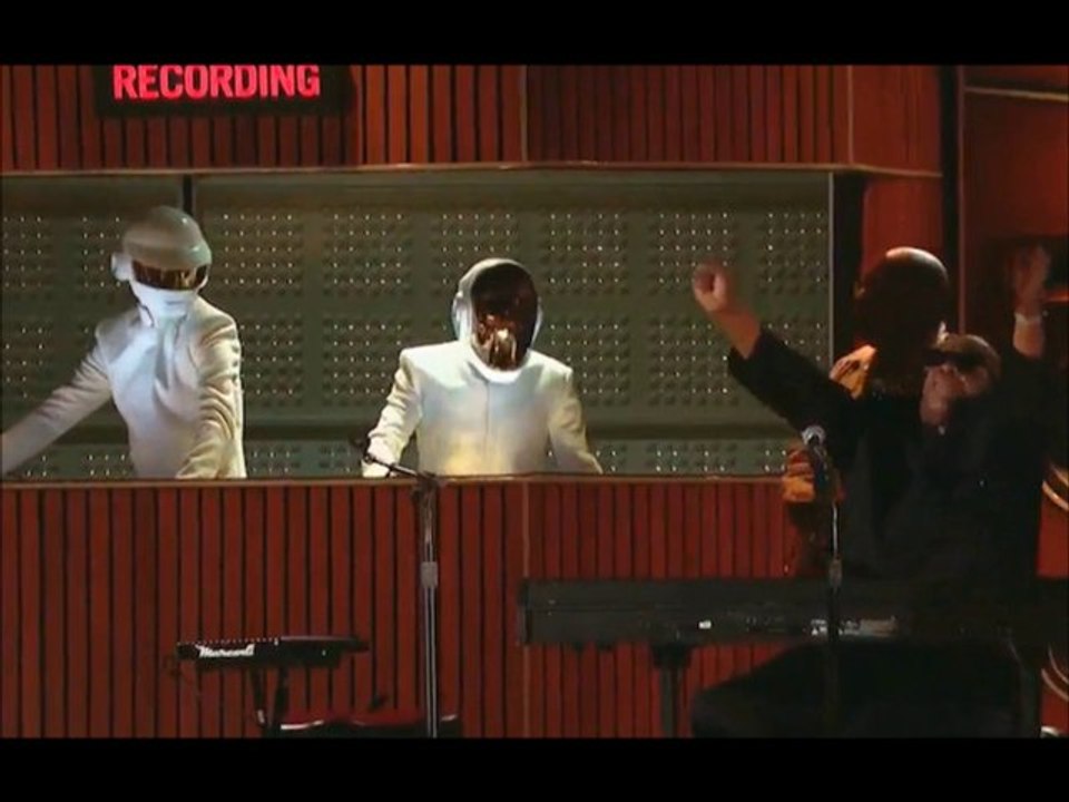 Daft Punk & Stevie Wonder Rock 'Get Lucky' and 'Another Star' (Medley Daftworld)