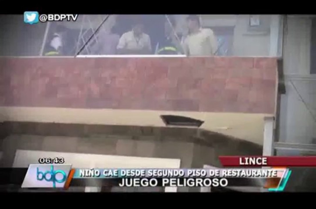 Niño salvó de morir al caer del segundo piso de un restaurante en Lince