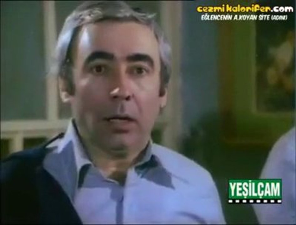 Neşeli Günler - Şener Şen’in Kapıdan Çıkış Sahnesi