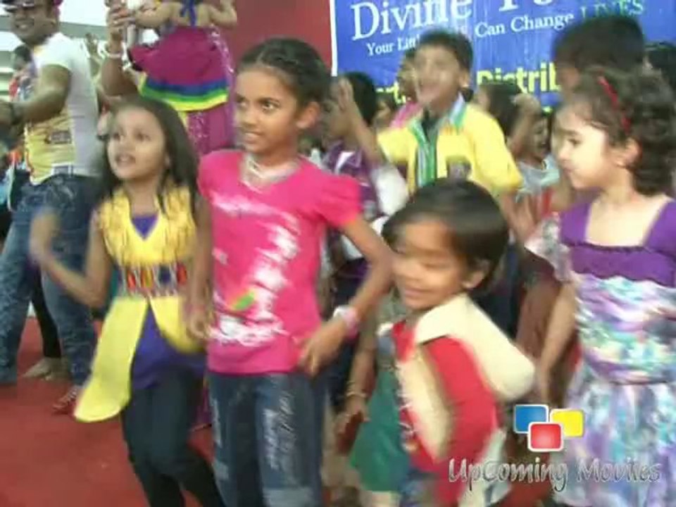 Kavita Kaushik at Mika Singh's Divine Touch NGO