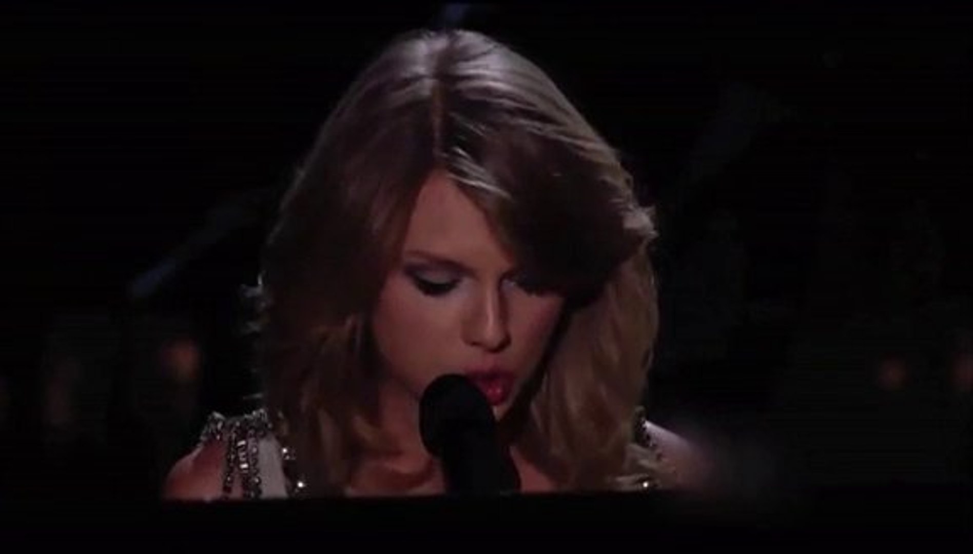Taylor Swift Attacked at Grammy Awards 2014