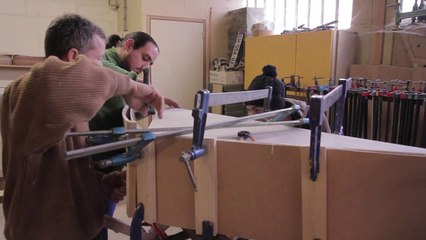 Sur le chemin de l'emploi : Kevin, stagiaire de l'E2C Isère, apprenti menuisier