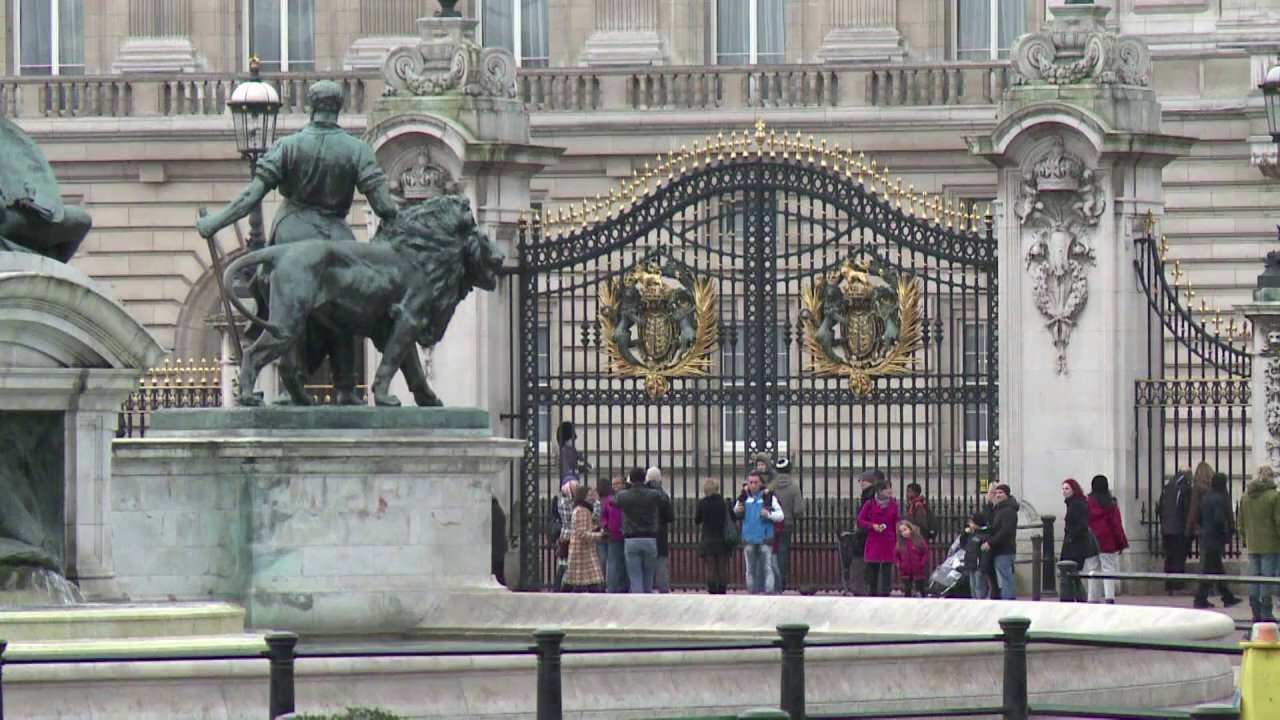 Isabel II busca asistente