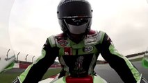 Cascade en moto sous une Alfa Romeo MiTo Quadrifoglio Verde SBK