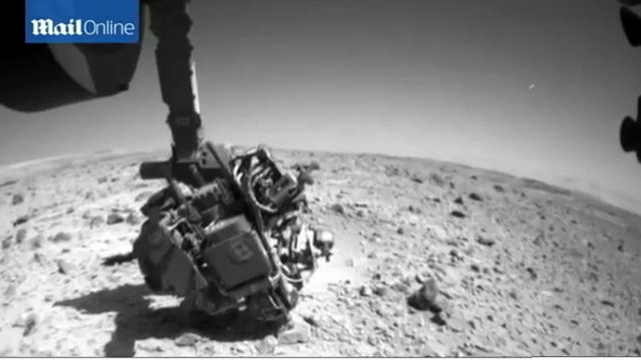 Is this a UFO passing over Mars