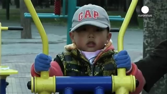 Китай смягчает закон о рождаемости.