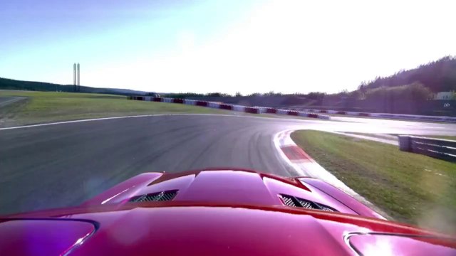 David Coulthard au volant de la SLS AMG GT