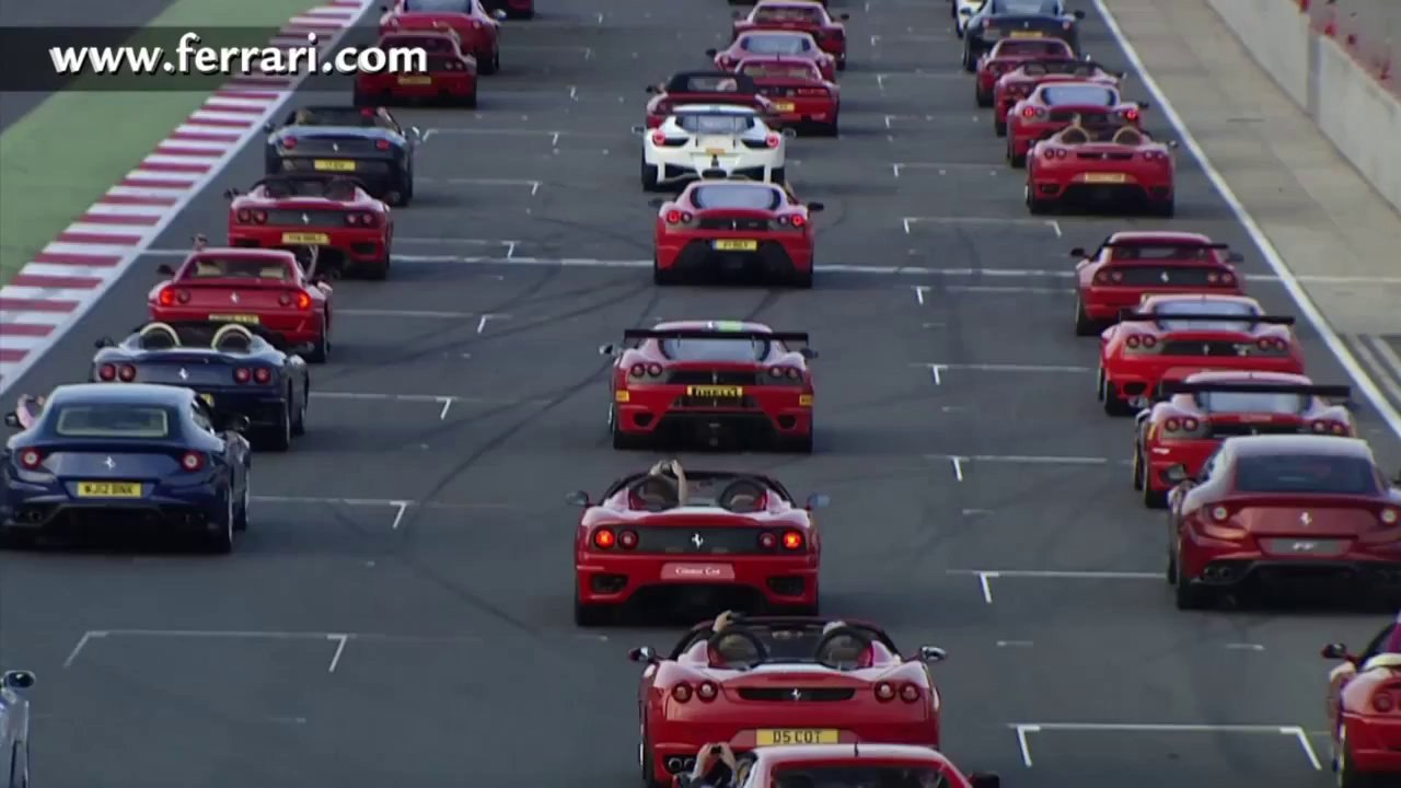 964 Ferrari sur le circuit de Silverstone