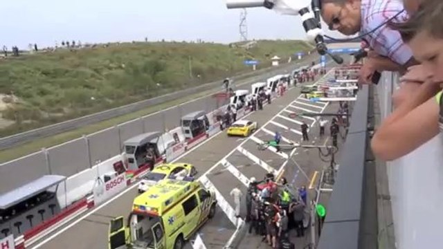 Un accident spectaculaire à la sortie des paddocks
