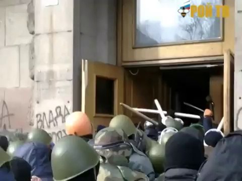 1-й Украинский. Хроника войны №8 январь 2014. Майдановцы стреляют друг в друга. Это Вам не добрый Беркут