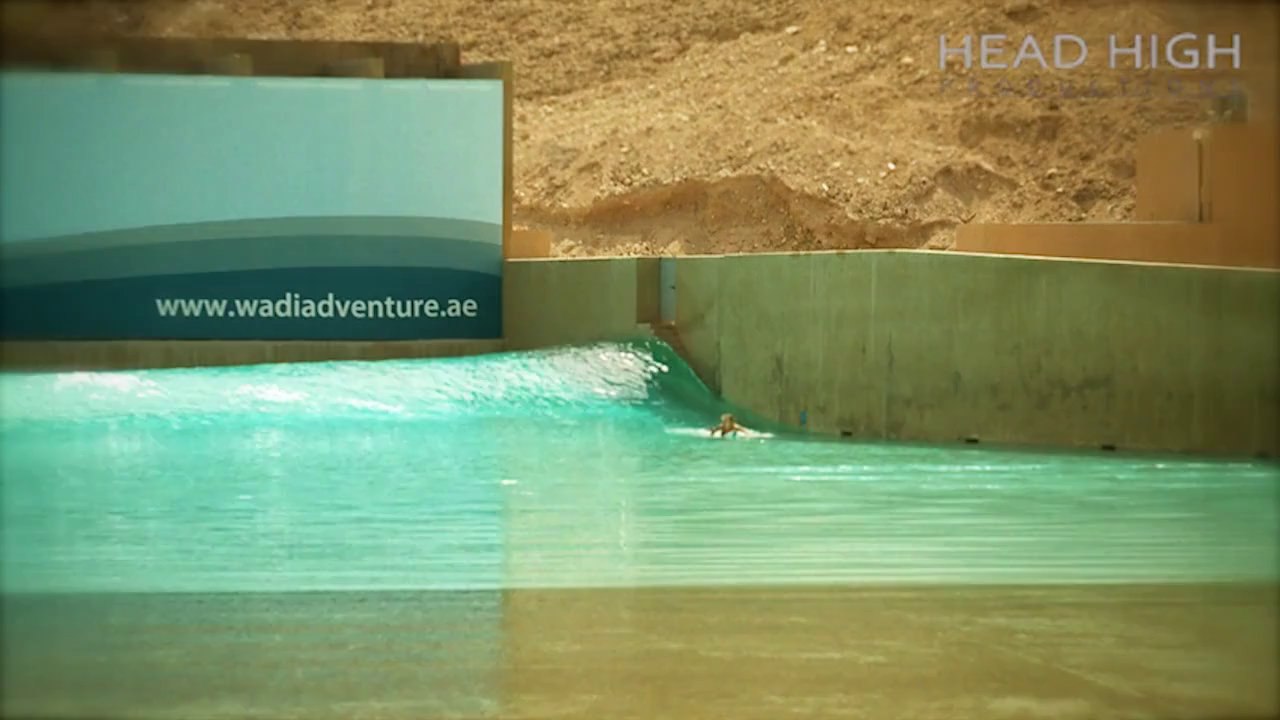 Une vague en plein désert pour surfeur sans scrupules