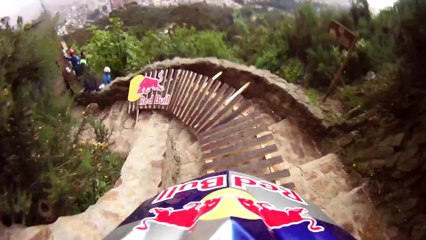 Sur la tête de Filip Polc en descente VTT