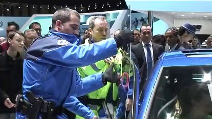 Greenpeace débarque chez Volkswagen au salon de Genève